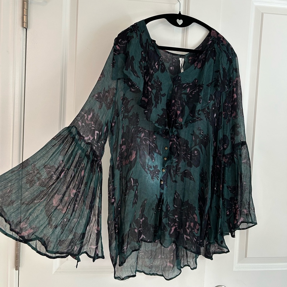 Anthropologie Feather and Bone green blouse floral bell sleeve size large NWT